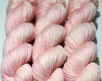Hand Dyed Yarn "Pixie Apples" Pink Blush Pink Pink Pink Pink Didimentionpink BFL Bluefaced Leicester Sport Superwash 287yds 100g