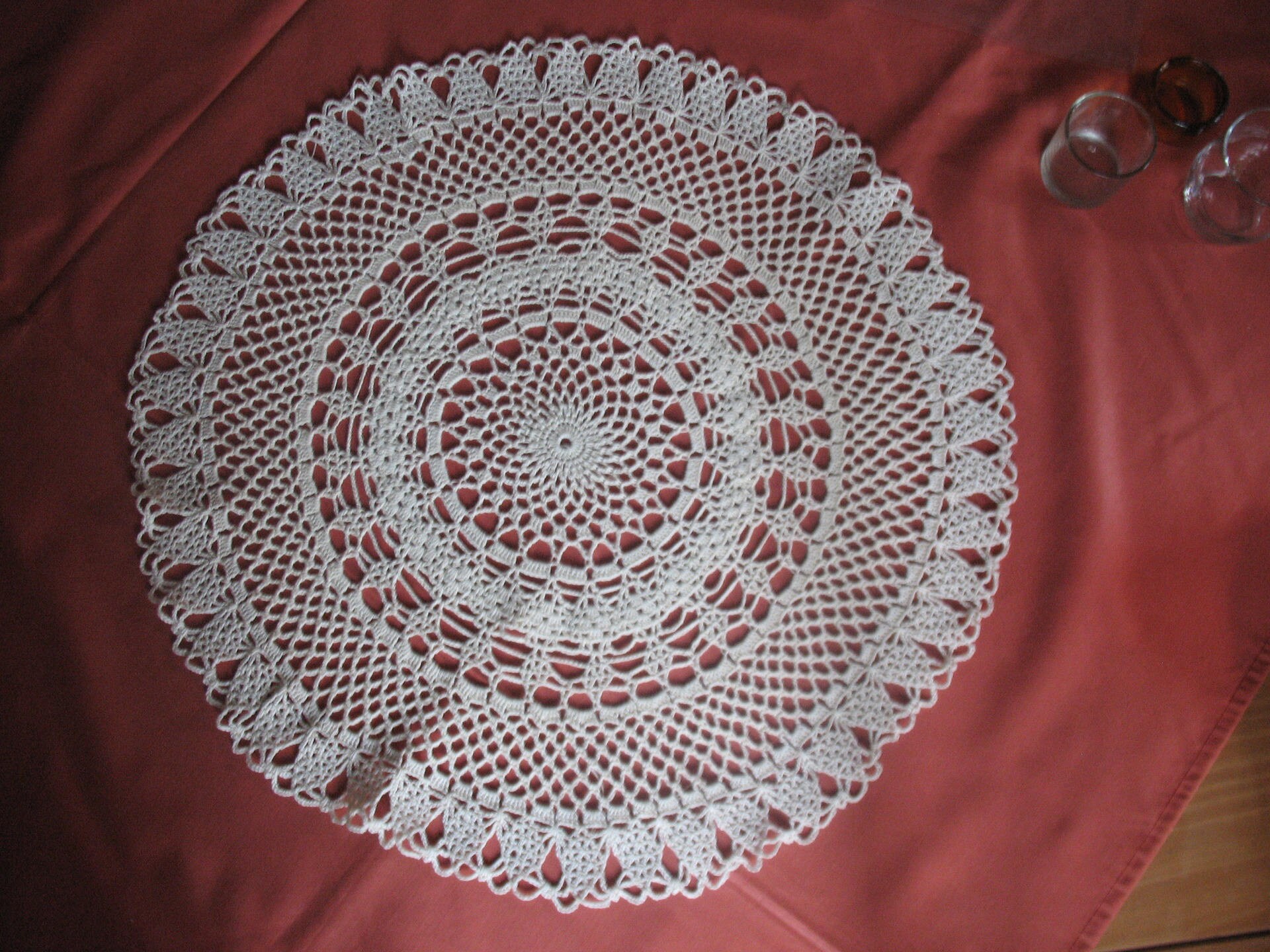 Grand Napperon Au Crochet Coloris Ecru 46 cm de Diamètre
