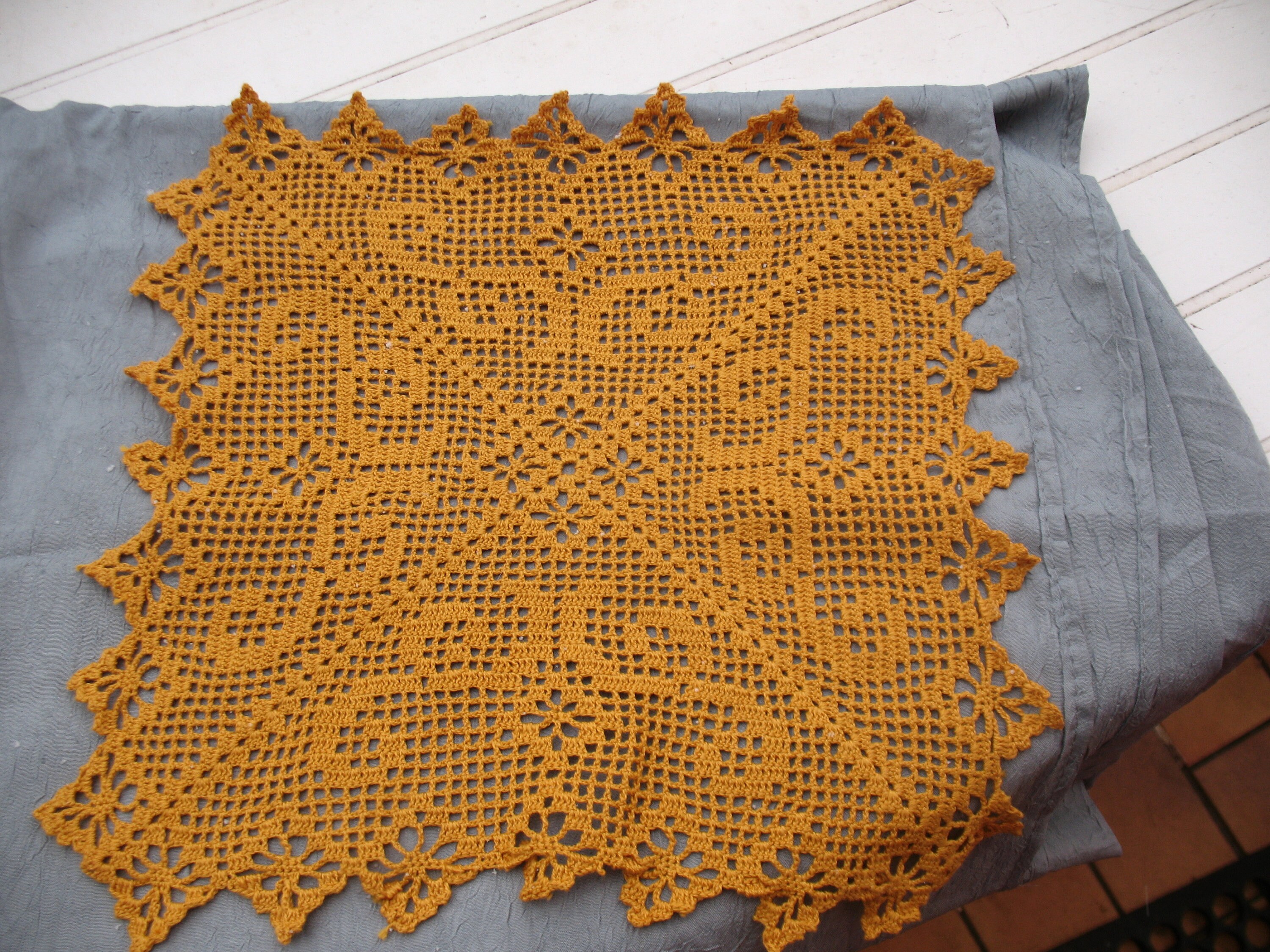 Napperon Carre Coloris Moutarde 30 cm de Côté