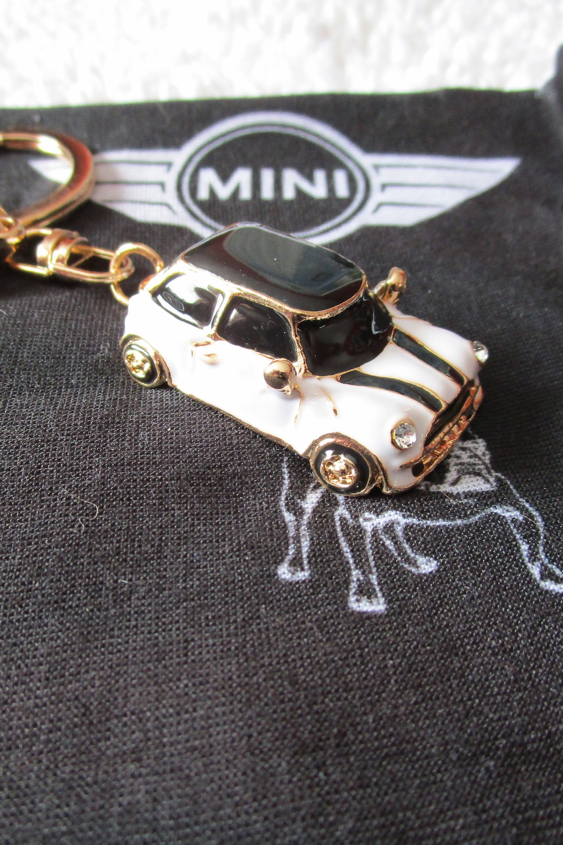 VmG-Store Mini Cooper Schlüsselanhänger - Metall Keychain Für Auto Fans | Mit Strasssteinchen, 40mm