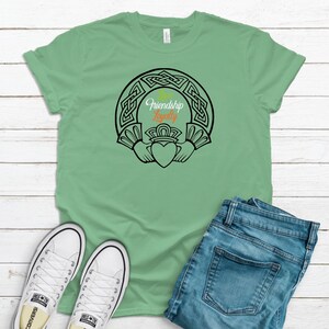 Claddagh Ring Love Friendship Loyalty TShirt, Camisa St Pattys para mujeres, Camisa del día de San Patricio, Mujeres St Paddys, Linda camisa St Pattys, Irlandesa
