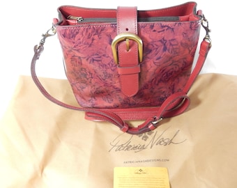 PATRICIA NASH Etched Roses Leder Umhängetasche - Rote & Schwarze Blumenhandtasche - mit Staubbeutel und Etikett - Einfach wunderschöne Umhängetasche