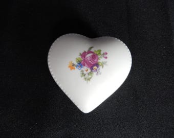 VTG Porcelain Heart Shaped Trinket Box - Made in German Democratic Republik / Republic - Vintage Floral Jewelry Holder Lidded Dish Germany