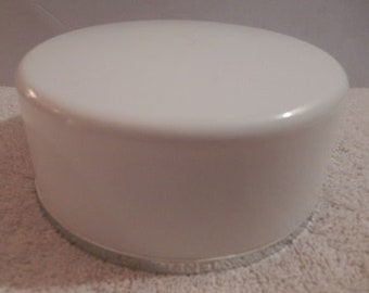 Polvo de baño Vintage CHANEL NO 19 - Recipiente redondo de 8 oz 225 g con bocanada - Usado, sin caja, aproximadamente 1/2 lleno