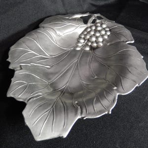 Vintage PEWTER 97% E.P.U. EUROPE Grape Leaf & Grapes Decorative Dish - European Pewter Union Dish / Tray / Bowl - Stamped EPU Tin Etain 2.11