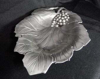 Vintage PEWTER 97% E.P.U. EUROPE Grape Leaf & Grapes Decorative Dish - European Pewter Union Dish / Tray / Bowl - Stamped EPU Tin Etain 2.11