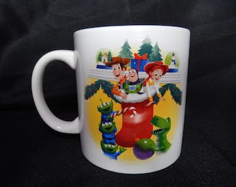 Taza navideña de Toy Story, tamaño grande, de Disney Pixar, con imágenes de Woody, Jessie, Buzz Lightyear, Rex y Aliens. Nueva, sin usar.