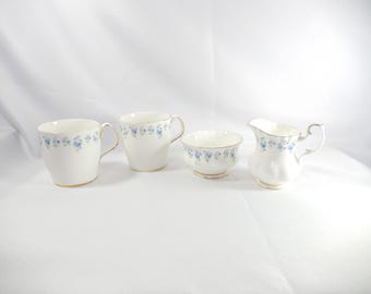 Vintage Teeservice Royal Albert MEMORY LANE • Sahne- und Zuckerdose sowie 2 Kaffee-/Teebecher in Krugform • Vintage-Knochenporzellan England