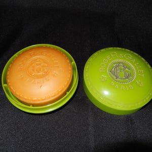 Vintage ROGER & GALLET VETYVER #2118 Perfumed Soap - Large 6oz 180g Bar In Green Plastic Travel Case - Paris France
