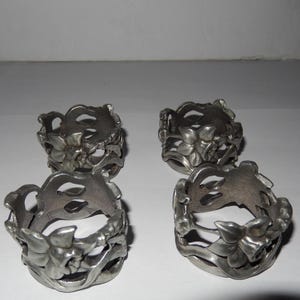 4 Vintage SEAGULL PEWTER DAFFODIL Flower Napkin Ring Holders - Set of 4 - 1986 Signed / Marked - Spring Floral Design  - Serviette Rings