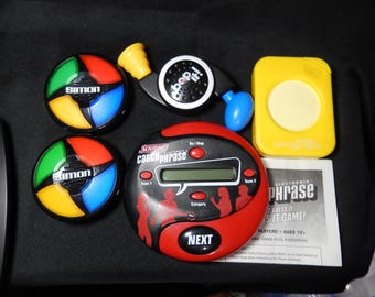 Lote de 5 JUEGOS ELECTRÓNICOS DE VIAJE - Scrabble Catch Phrase / Simon Says / Bop It / Spirograph portátil Hasbro Micro / Mini Series Kenner