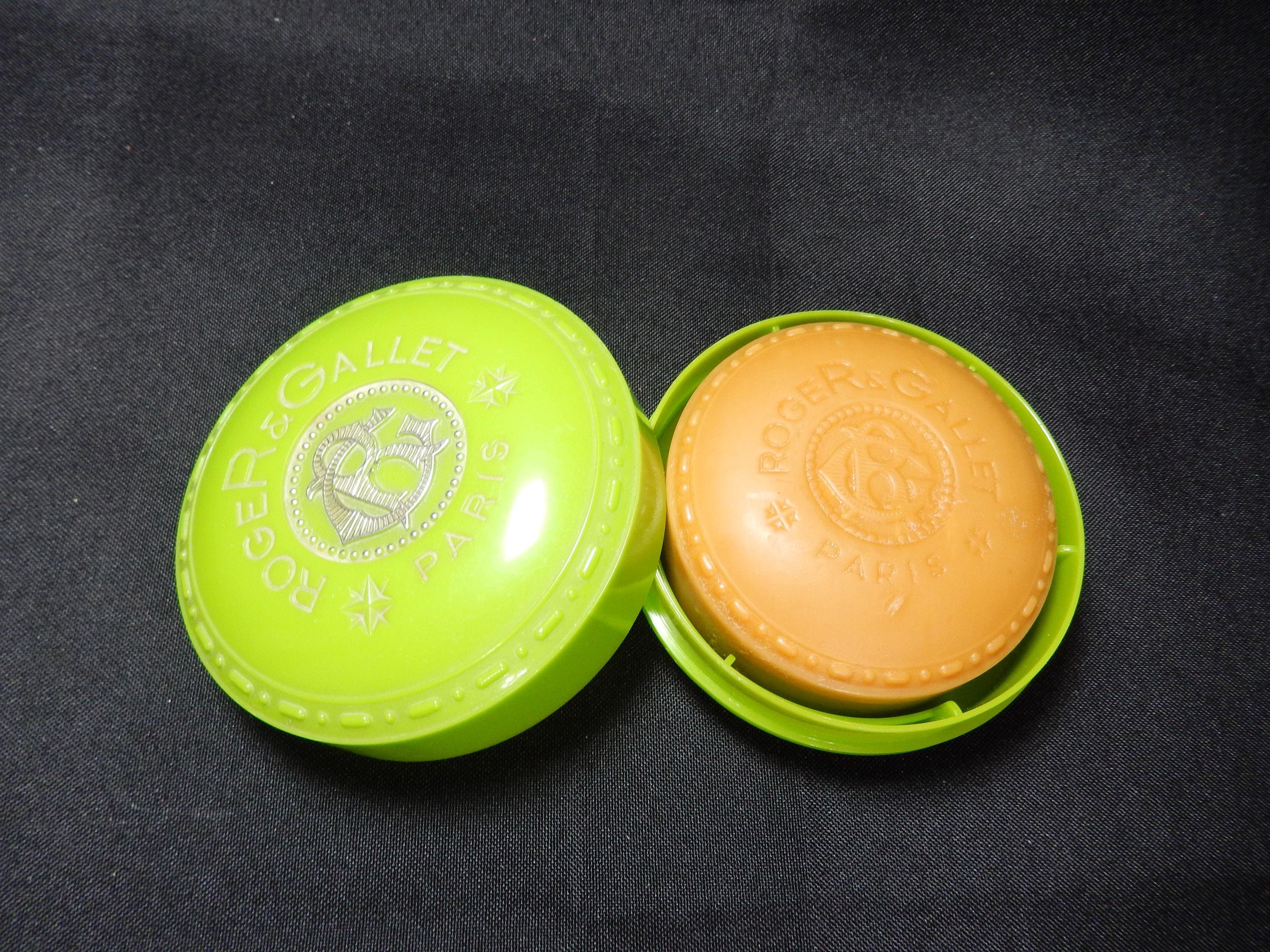 ロジェ•ガレのアンティークサボンBOXと稀少なパウダーケース ★ フランス雑貨 フランス 1930-40年代 アンティーク ロジェガレ ラベンダー 石鹸