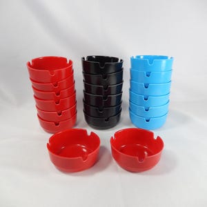 Lote de 20 ceniceros de plástico vintage Melaware, bandejas redondas apilables de melamina de colores para fumar, juego de decoración retro para bar, café y patio Mela-Ware