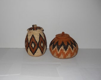 2 ZULU BASKETS - Traditional African Herb Containers -  Handmade Woven Baskets with lids and tags - Set of 2 in Excellent Condition  KwaZulu