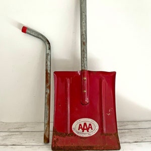 1970s Vintage AAA portable car shovel