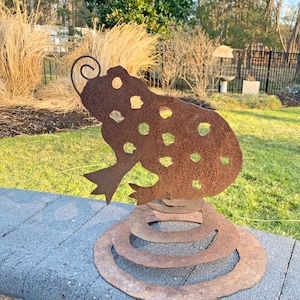 Metal Frog Yard/Garden/Patio Art