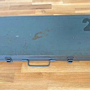 Vintage Metal Carrying Case/Box
