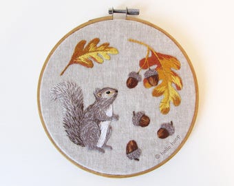 リスとどんぐりの手刺繍パターン - 糸絵DIY - 秋の刺繍 - PDFインスタントダウンロード