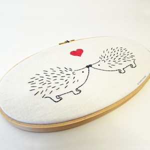 Hedgehog hand embroidery pattern - Valentine's Day - PDF - Instant download