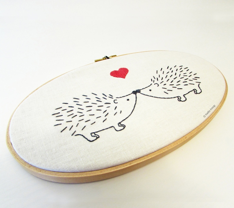 Hedgehog hand embroidery pattern Valentine's Day PDF Instant download image 1