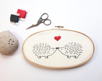 Hedgehog hand embroidery pattern - Valentine's Day - PDF - Instant download