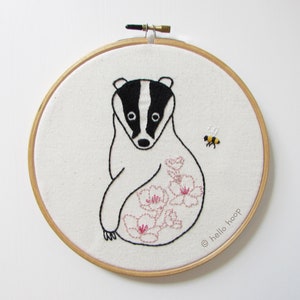Badger and Bee hand embroidery pattern - Animal embroidery - PDF - Instant download