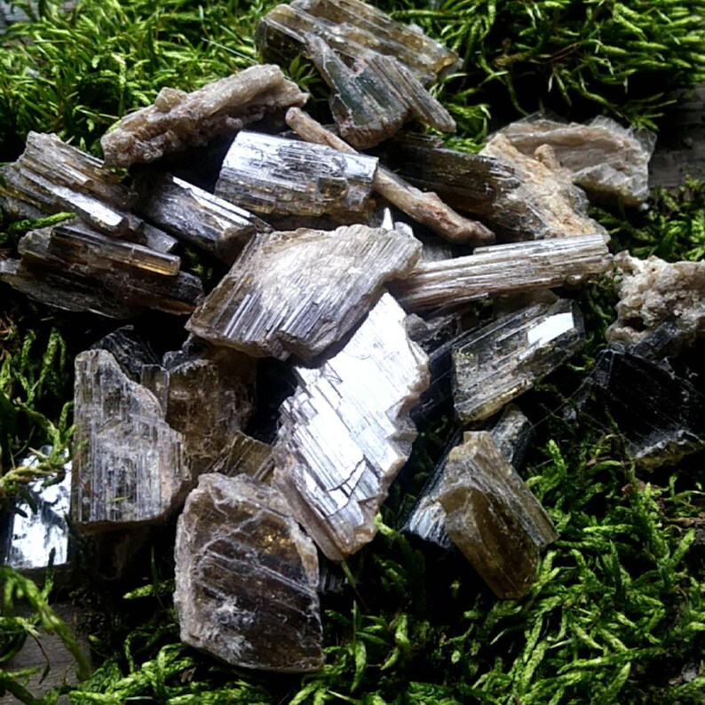 Green Epidote Small Crystals Raw Pakistan Natural Epidote Etsy