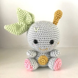 Lalka leśny duch Amigurumi leśny duch Fantastyczna figurka Kolekcjonerskie przedmioty szydełkowe Lalka artystyczna Rzeźba szydełkowa Magiczne stworzenie