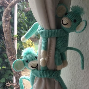 A pair of crochet Monkey curtain tie backs, nursery curtains tie, nursery decoration, baby shower gift, newborn gift, new baby gift