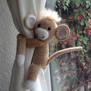 Scimmia fermacravatta (una coppia), fermacravatta per tende, porta tende della scuola materna, fermacravatta all&#39;uncinetto, fermacravatta per animali, regalo per baby shower
