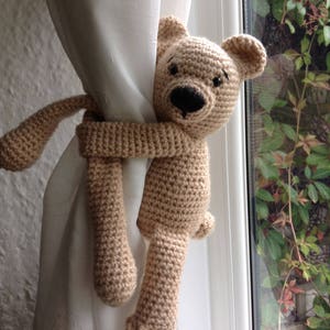 Un paio di fermatende a forma di orso per la cameretta dei bambini. Fermatende all&#39;uncinetto. Fermatende a forma di animali. Decorazione per la cameretta dei bambini, regalo per i neo-genitori.