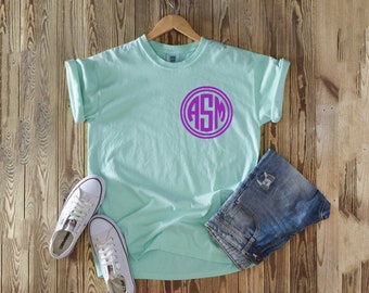 Monogrammed Comfort Colors T-Shirt, Kreis-Monogramm-Shirt, personalisiertes Shirt, Monogrammed Comfort Color-T-Shirt, monogrammiertes Tshirt personalisieren