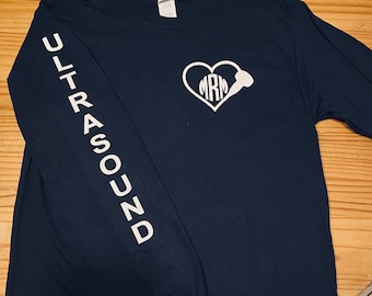 Camiseta personalizada con monograma de varita de ultrasonido en forma de corazón, camiseta técnica de ultrasonido, camiseta técnica de ecografista con monograma, camisetas, regalo para ecografista