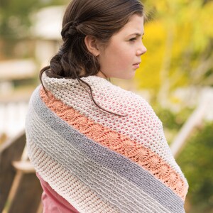 PATTERN DIGITAL PDF -  Cockatoo Mist Shawl - Knitted