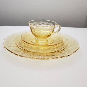 Fostoria Topaz Yellow June Large Dinner Plates and Salad Plates