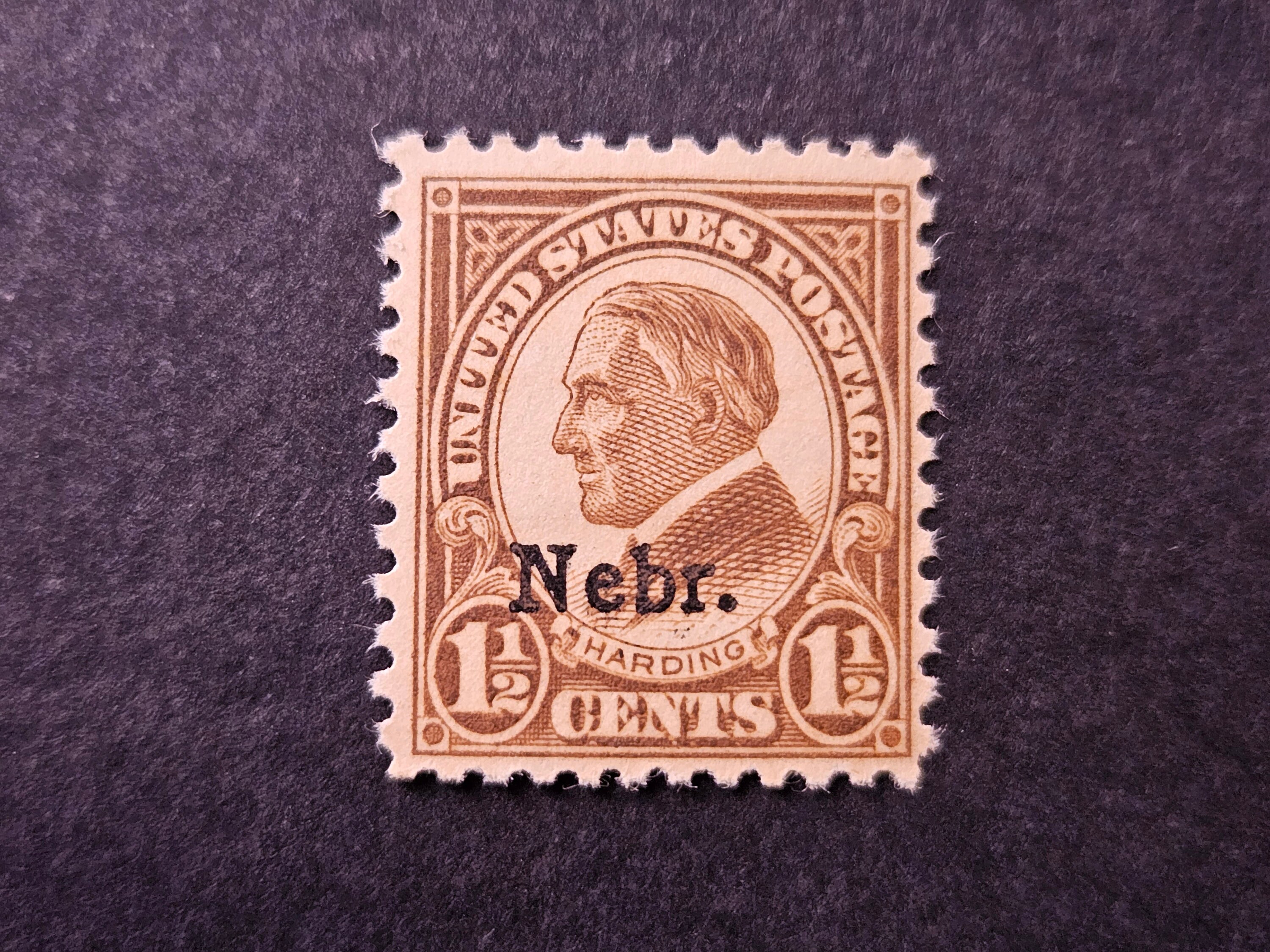 1929 1 1/2 Cent Brown Harding Stamp With Nebraska Overprint US#670  display picture 1