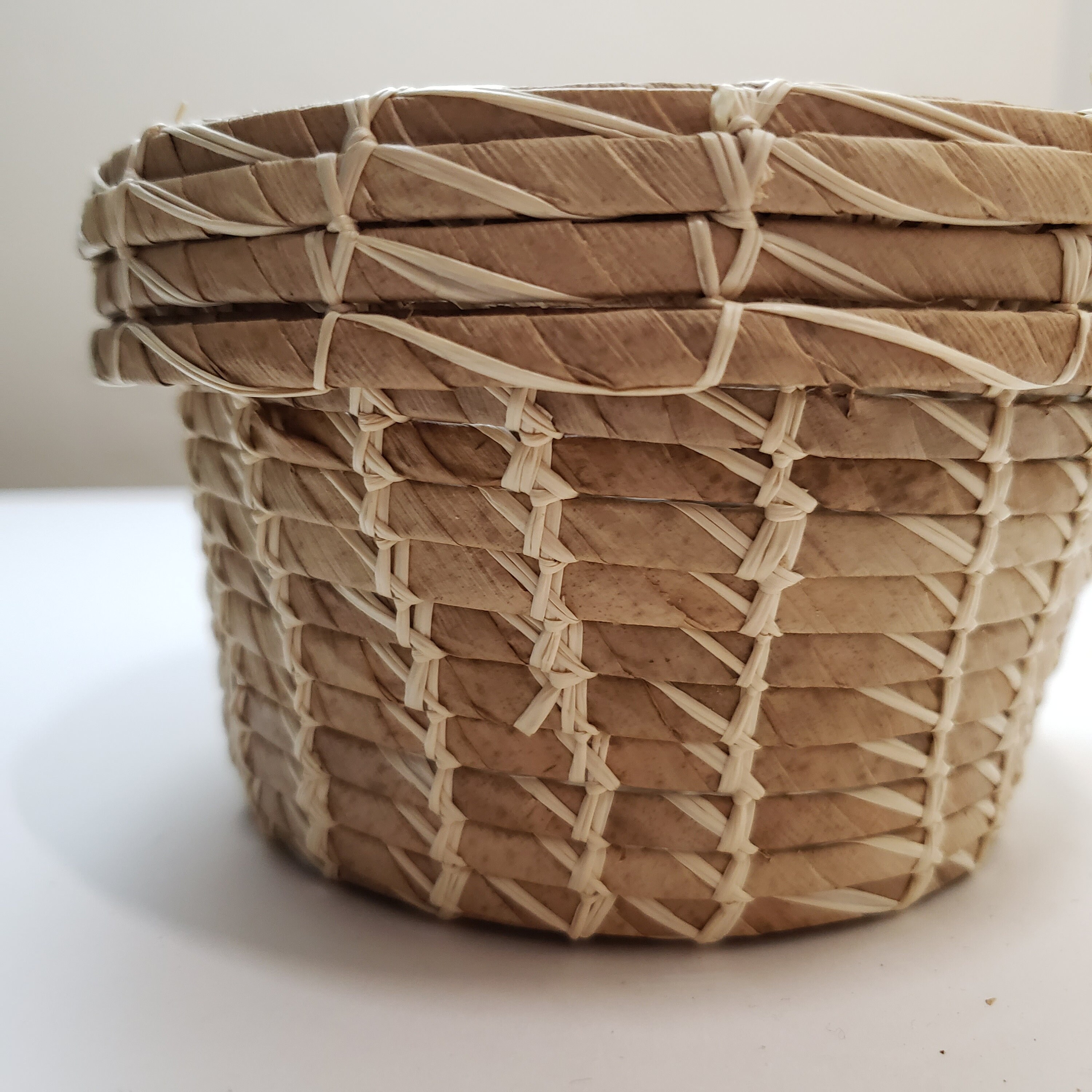 Round Woven Grass Basket With Lid Etsy