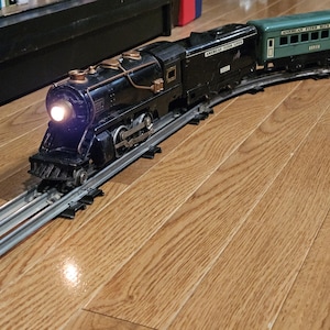 Prewar American Flyer O Gauge Uncatalogued Locomotive With Green Blue Streak Passenger Set