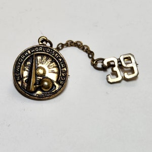 1939 New York Worlds Fair Souvenir Pin
