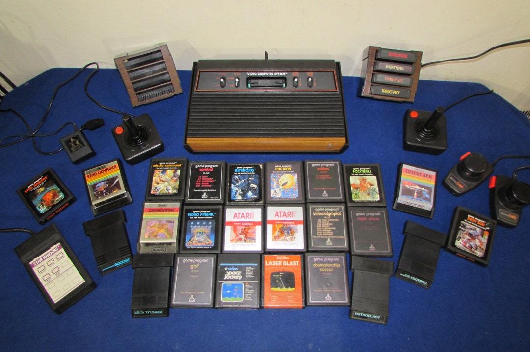 Atari 2600 System complete with controllers and 28 games. - Etsy.de
