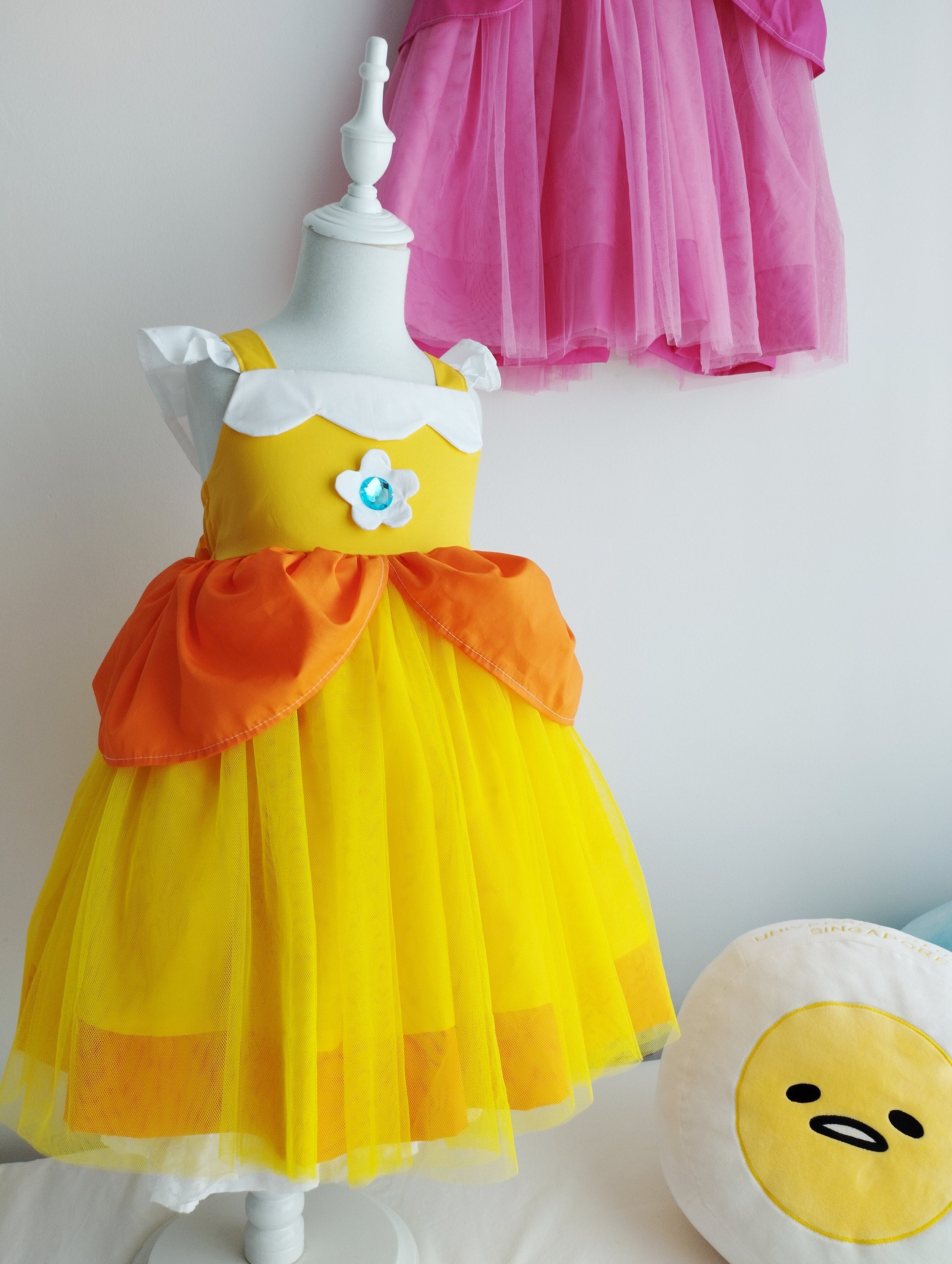 Déguisement Peach Enfant Princesse Peach Costume Robe pour Filles Halloween  Carnaval de Fête Deguisement Peach Cosplay pour 4-10 Ans : : Jeux  et Jouets