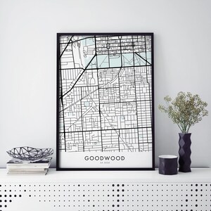 Puede incluir: Impresión de mapa en blanco y negro de Goodwood, SA 5034, en un marco negro. El mapa muestra las calles y las manzanas del vecindario.