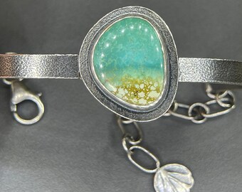 Hinged Bracelet with Hubei Turquoise