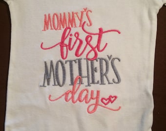 Mamas erster Muttertag bestickter Strampelanzug