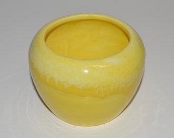 Yellow Pottery Planter, Swirl Drip Glaze Yellow Planter Pot, Vintage Ceramic Planter, Sunny Yellow Decor Piece, Two Tone Glaze Lemon Yellow