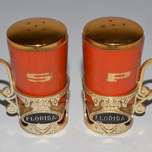 Florida Souvenir Orange Mid Century Modern Style Salt and Pepper Set, Wood Salt Shakers w Metal Holders, MCM Decor, Vintage Made in Japan