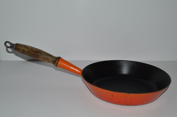 Le Creuset 24 Skillet Red Enamel Cast Iron Frying Pan Flame