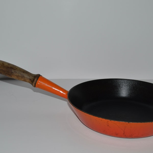 Le Creuset 24 Skillet, Red Enamel Cast Iron Frying Pan, Flame Orange Le Creuset Made in France,  Cast Iron Cooking Pan Gift for Cook