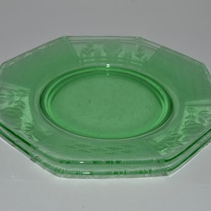 Imperial Glass Molly Uranium Depression Glass Plates, Imperial Cut Glass, UV Reactive Glass, Set of 2 Octagonal Plates, Cutting 204