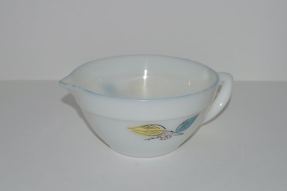 Fire King Batter Bowl, Fire King Blue and Gold Leaf Milk Glass Mixing Bowl, Glass  Batter Bowl W Handle and Pouring Spout, VTG Anchor Hocking -  Norway